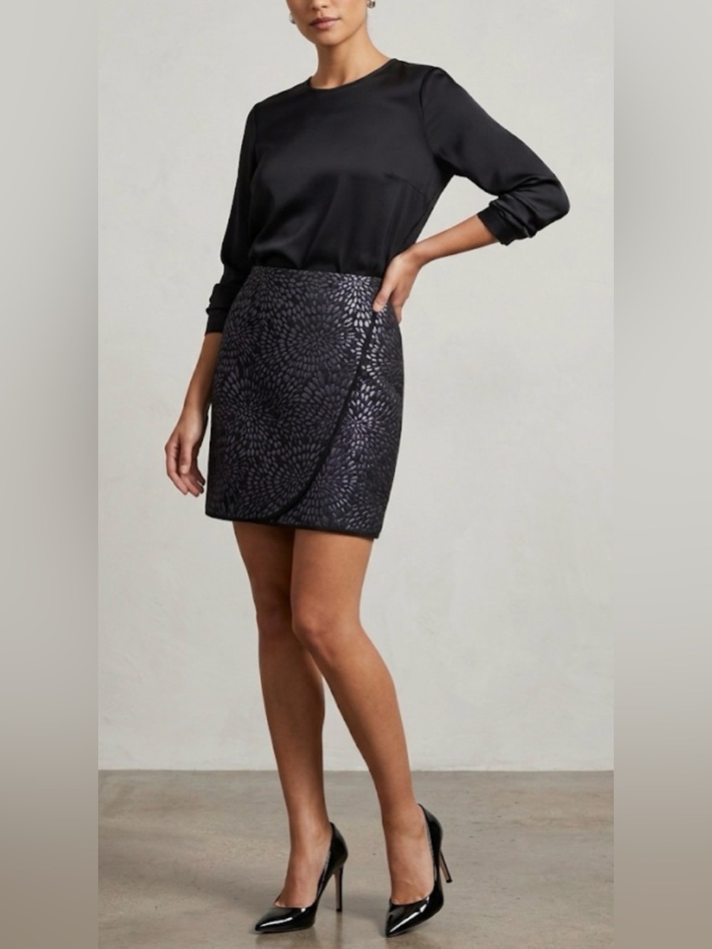 LOFT Black Metallic Mini Skirt Size 0